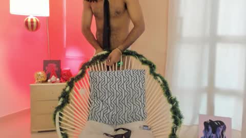 zyan_moreno online show from November 2025 04:44:01 PM