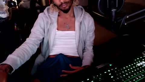 Snapshot of zylr chatting on October 2025 06:21:01 AM mixedtwinklol online show from October 2025 06:21:01 AM