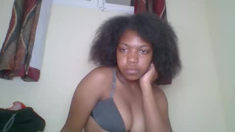 Snapshot of zyraelle_01 chatting on April 2026 07:15:01 PM zyraelle_01 online show from April 2026 07:15:01 PM