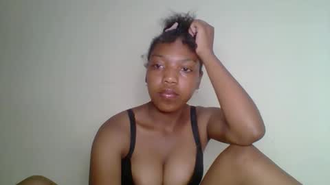 Snapshot of zyraelle_01 chatting on May 2026 10:28:01 PM zyraelle_01 online show from May 2026 10:28:01 PM