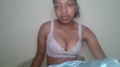 Snapshot of zyraelle_01 chatting on May 2026 08:49:02 PM zyraelle_01 online show from May 2026 08:49:02 PM