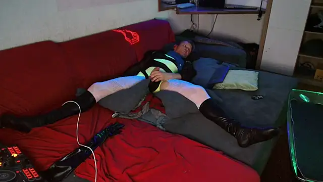 Snapshot of davidgntxxxxx chatting on February 2026 06:44:02 PM davidgntxxxxx online show from February 2026 06:44:02 PM