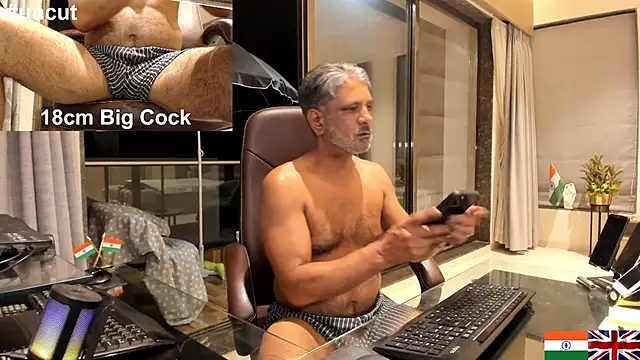 Snapshot of OnlineBossUK chatting on February 2025 12:41:01 AM OnlineBossUK online show from February 2025 12:41:01 AM