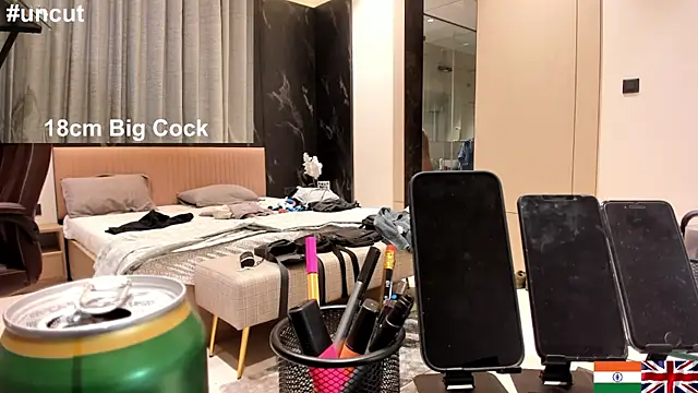 Snapshot of OnlineBossUK chatting on March 2025 12:33:02 AM OnlineBossUK online show from March 2025 12:33:02 AM