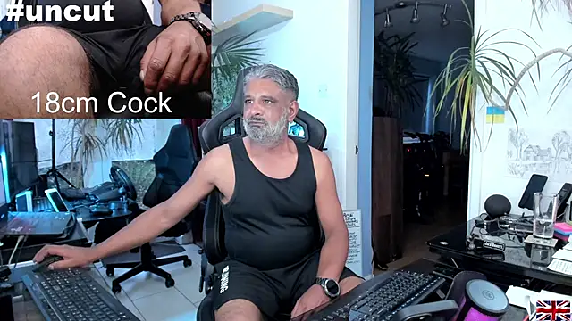 Snapshot of OnlineBossUK chatting on March 2025 06:12:02 PM OnlineBossUK online show from March 2025 06:12:02 PM