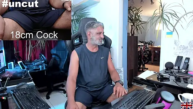 Snapshot of OnlineBossUK chatting on March 2025 08:51:01 PM OnlineBossUK online show from March 2025 08:51:01 PM