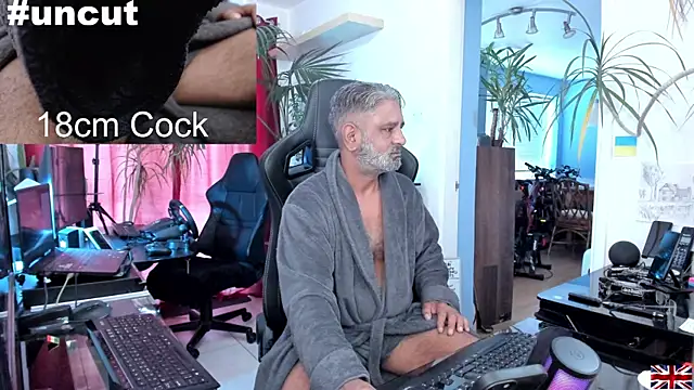 Snapshot of OnlineBossUK chatting on March 2025 08:47:02 AM OnlineBossUK online show from March 2025 08:47:02 AM