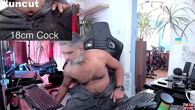 Snapshot of OnlineBossUK chatting on March 2025 12:00:01 PM OnlineBossUK online show from March 2025 12:00:01 PM