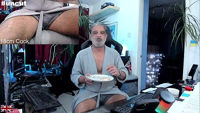 Snapshot of OnlineBossUK chatting on September 2025 03:17:02 AM OnlineBossUK online show from September 2025 03:17:02 AM