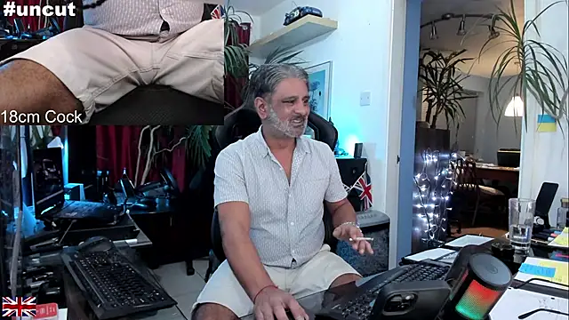 Snapshot of OnlineBossUK chatting on September 2025 02:13:02 AM OnlineBossUK online show from September 2025 02:13:02 AM