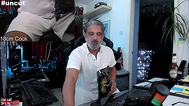 Snapshot of OnlineBossUK chatting on September 2025 09:37:02 PM OnlineBossUK online show from September 2025 09:37:02 PM