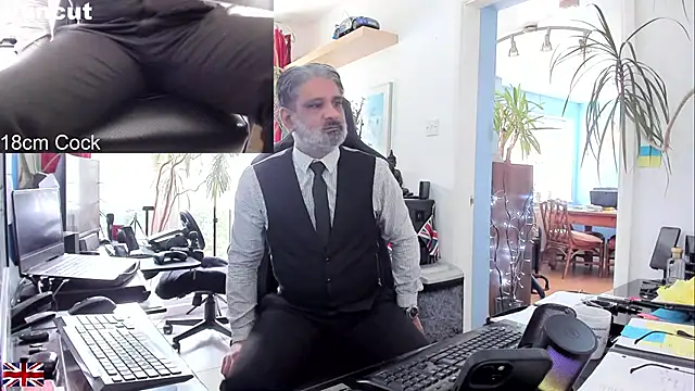 Snapshot of OnlineBossUK chatting on October 2025 01:50:01 PM OnlineBossUK online show from October 2025 01:50:01 PM