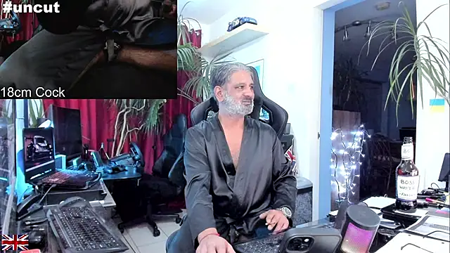 Snapshot of OnlineBossUK chatting on October 2025 01:37:02 AM OnlineBossUK online show from October 2025 01:37:02 AM