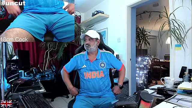 Snapshot of OnlineBossUK chatting on October 2025 07:33:02 PM OnlineBossUK online show from October 2025 07:33:02 PM