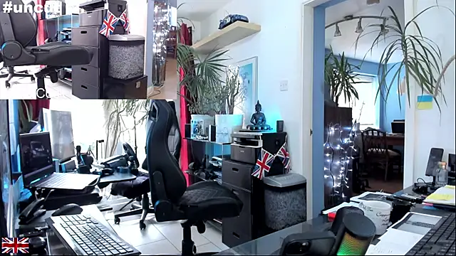 Snapshot of OnlineBossUK chatting on October 2025 12:05:01 PM OnlineBossUK online show from October 2025 12:05:01 PM