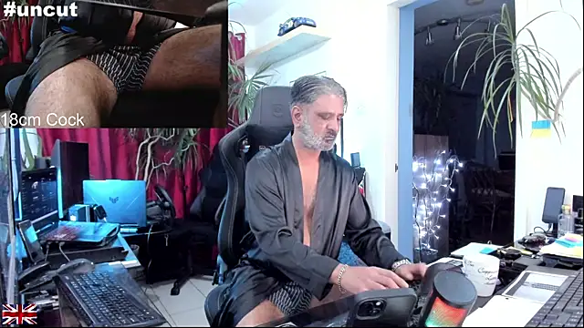 Snapshot of OnlineBossUK chatting on October 2025 06:08:02 PM OnlineBossUK online show from October 2025 06:08:02 PM