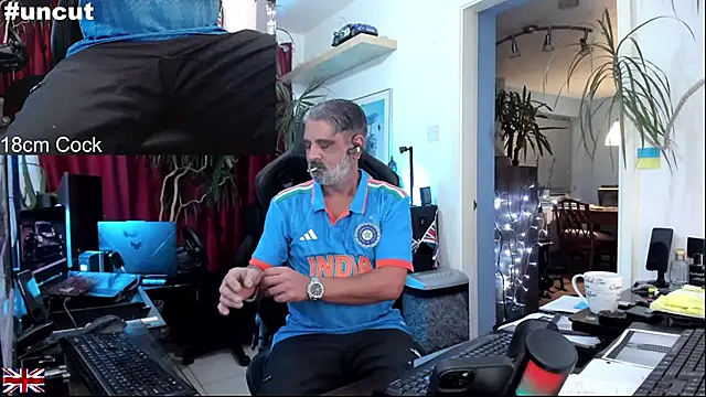 Snapshot of OnlineBossUK chatting on October 2025 07:02:01 PM OnlineBossUK online show from October 2025 07:02:01 PM