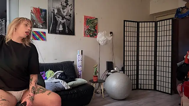 Mannarie Madsinn online show from February 2025 10:59:02 AM