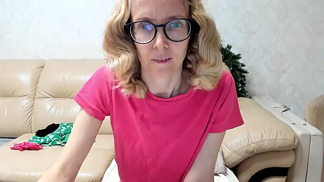 Snapshot of angelmommu chatting on January 2025 06:38:02 AM angelmommu online show from January 2025 06:38:02 AM