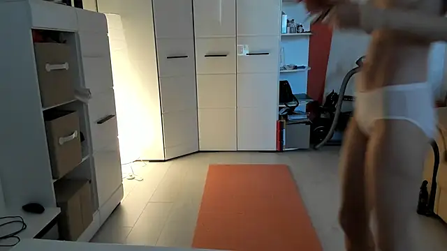 Snapshot of angelmommu chatting on February 2025 06:28:01 AM angelmommu online show from February 2025 06:28:01 AM