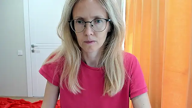 Snapshot of angelmommu chatting on September 2025 05:52:02 AM angelmommu online show from September 2025 05:52:02 AM