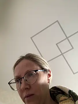 Snapshot of angelmommu chatting on October 2025 06:23:02 AM angelmommu online show from October 2025 06:23:02 AM