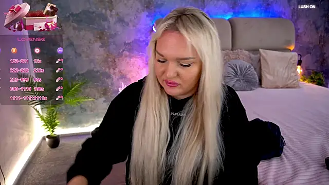 Snapshot of MissyMartinez chatting on November 2025 08:33:02 AM MissyMartinez online show from November 2025 08:33:02 AM