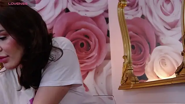 Snapshot of HessaHessy chatting on November 2025 07:46:02 AM HessaHessy online show from November 2025 07:46:02 AM