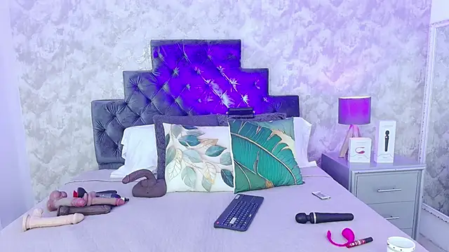 elizabeth coleman online show from April 2026 09:38:01 PM