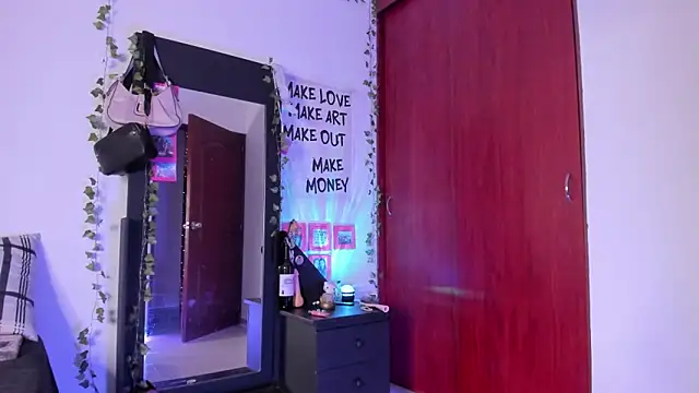 Snapshot of little_kayla_ chatting on April 2026 12:44:02 AM little kayla online show from April 2026 12:44:02 AM