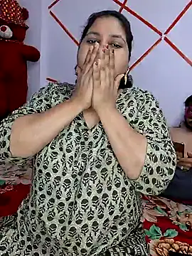 MOM-SUN-COUPLE online show from January 2025 04:39:01 PM