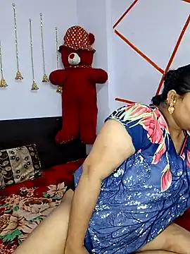 MOM-SUN-COUPLE online show from January 2025 03:36:02 PM