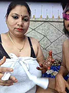 MOM-SUN-COUPLE online show from February 2025 10:48:02 AM