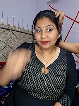 MOM-SUN-COUPLE online show from February 2025 04:45:02 PM