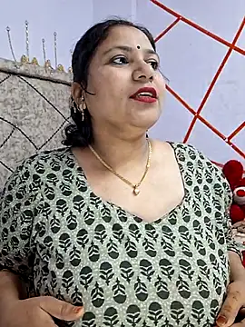 MOM-SUN-COUPLE online show from February 2025 04:56:02 PM