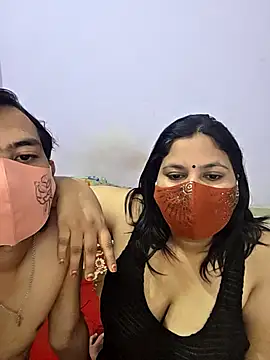 MOM-SUN-COUPLE online show from September 2025 09:09:01 AM