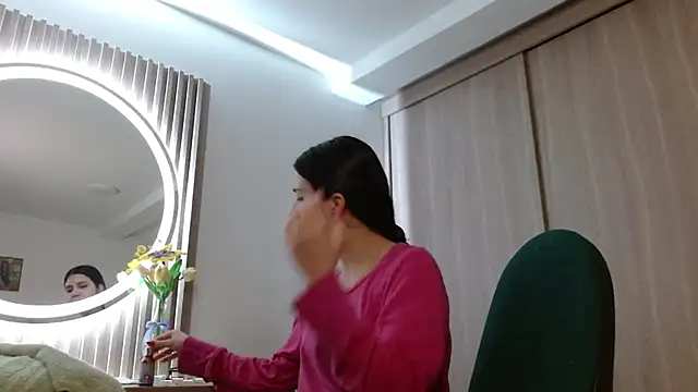 Snapshot of mia__lopez_ chatting on December 2025 04:18:02 AM mia lopez online show from December 2025 04:18:02 AM