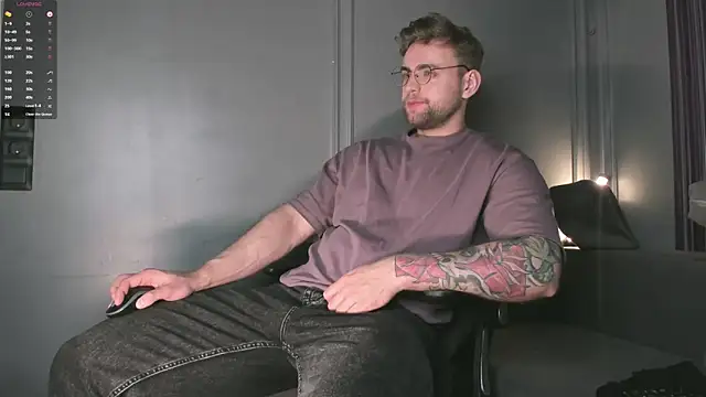 Snapshot of WayneWilson chatting on February 2026 05:04:01 AM WayneWilson online show from February 2026 05:04:01 AM