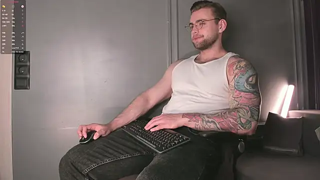 Snapshot of WayneWilson chatting on March 2026 04:47:01 AM WayneWilson online show from March 2026 04:47:01 AM