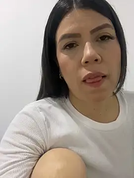 Snapshot of martina_contreras chatting on December 2024 05:16:01 AM martina contreras online show from December 2024 05:16:01 AM