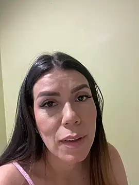 Snapshot of martina_contreras chatting on February 2025 12:03:02 PM martina contreras online show from February 2025 12:03:02 PM