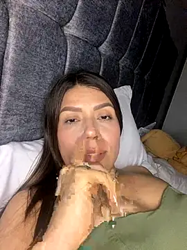 Snapshot of martina_contreras chatting on November 2025 02:06:01 AM martina contreras online show from November 2025 02:06:01 AM