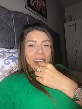 Snapshot of martina_contreras chatting on November 2025 01:05:01 AM martina contreras online show from November 2025 01:05:01 AM