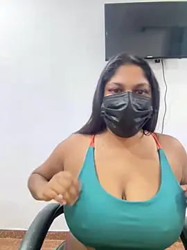 Snapshot of Black_Beauty997 chatting on October 2025 08:37:01 AM Black Beauty997 online show from October 2025 08:37:01 AM