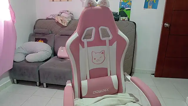 MommyMiaWs online show from April 2026 06:38:02 PM