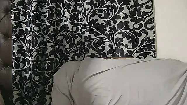 Snapshot of sluttylaura21 chatting on September 2025 05:12:02 PM sluttylaura21 online show from September 2025 05:12:02 PM