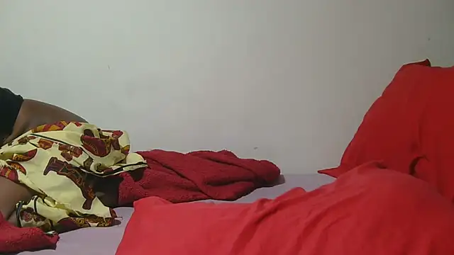 Snapshot of sluttylaura21 chatting on September 2025 04:52:01 PM sluttylaura21 online show from September 2025 04:52:01 PM