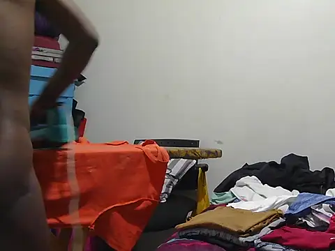 Snapshot of sluttylaura21 chatting on October 2025 12:50:01 PM sluttylaura21 online show from October 2025 12:50:01 PM