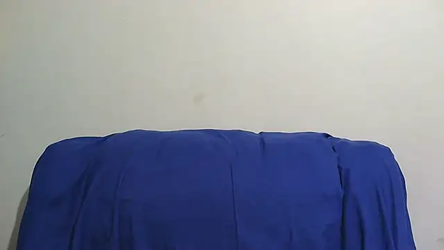 Snapshot of sluttylaura21 chatting on October 2025 05:04:01 PM sluttylaura21 online show from October 2025 05:04:01 PM