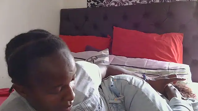 Snapshot of sluttylaura21 chatting on November 2025 01:22:02 PM sluttylaura21 online show from November 2025 01:22:02 PM